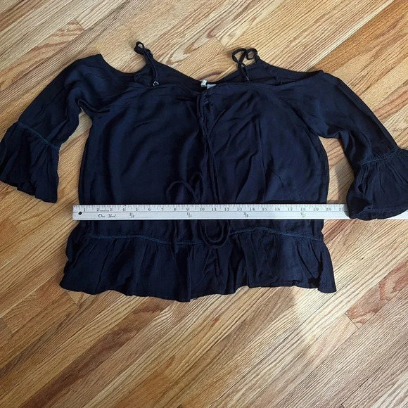 Japna Tops - Japna cold shoulder top